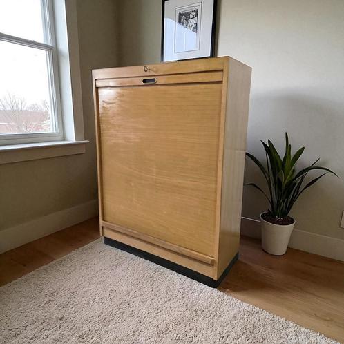 Vintage houten archiefkast / kast met rolluik, Huis en Inrichting, Kasten | Schoenenkasten, Zo goed als nieuw, Ophalen of Verzenden
