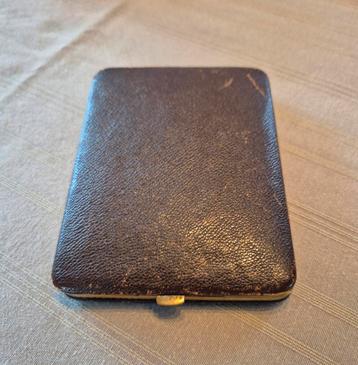 Vintage lederen sigarendoos beschikbaar voor biedingen
