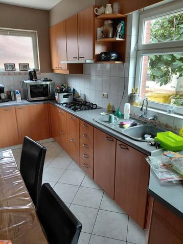 L-vormige keuken in goede staat beschikbaar voor biedingen