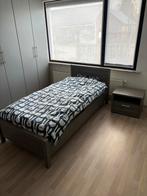 Eenpersoonsbed met nachttafel , matras en lattenbodem., Huis en Inrichting, Ophalen