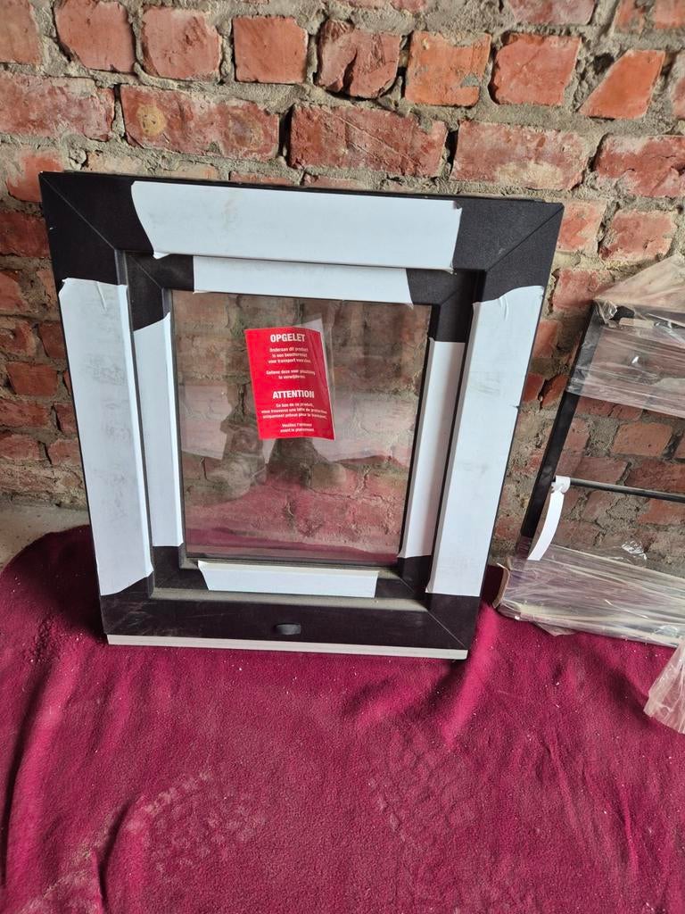 Zwart pvc raam draai kip rechts met vliegenraam, Ophalen