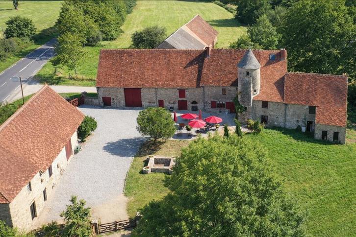 Frans kasteel te koop met grond, Immo, Maisons à vendre, 1500 m² ou plus, Habitation avec espace professionnel, Ventes sans courtier