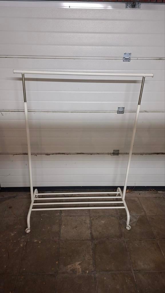 A donner tringle a vêtements + pose chaussures, Vêtements | Femmes