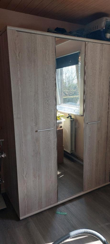 Kleerkast met 3 deuren, Huis en Inrichting, Kasten | Kleerkasten, Gebruikt, 150 tot 200 cm, 100 tot 150 cm, 50 tot 75 cm, Met deur(en)