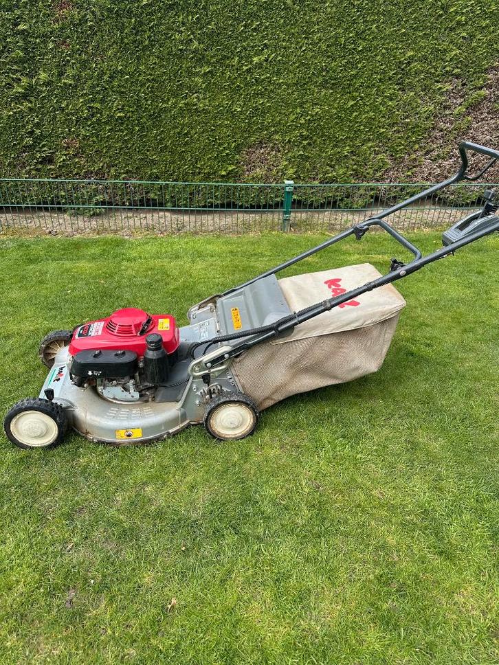 Grasmaaier Honda motor moet weg door nieuwe accu grasmaaier, Jardin & Terrasse, Tondeuses à gazon, Utilisé, Tondeuses à gazon à essence