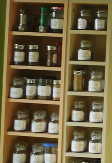 pot épice en verre x 27 - rangement - cuisine - étagère, Maison & Meubles, Cuisine | Vaisselle, Utilisé, Récipient(s), Autres styles