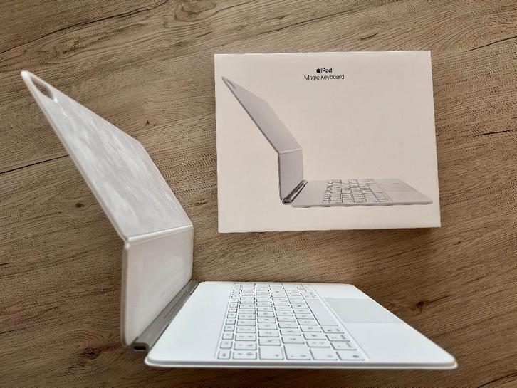 Apple Magic Keyboard (voor iPad Air 13 inch), Informatique & Logiciels, Housses pour tablettes, Comme neuf, Protection faces avant et arrière