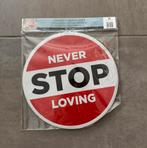 Never stop loving plakkaat, Enlèvement, Neuf