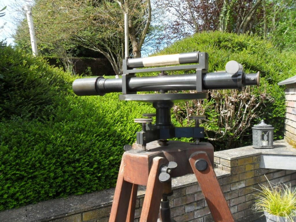 Niveau de précision de géomètre S. Lunetiers Paris antiquité, Bricolage & Construction, Enlèvement, Comme neuf, Autres appareils de mesure ou compteurs