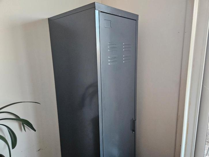 Armoire metallique, Maison & Meubles, Armoires | Casiers, Comme neuf, Enlèvement