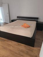 A vendre chambre a coucher lit table frigo machine à laver