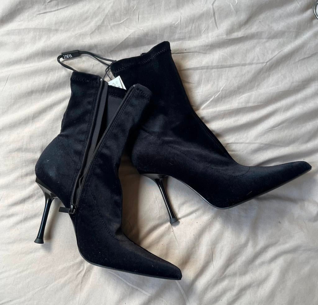 Gloednieuwe schoenen Zara, Ophalen, Zwart, Lage of Enkellaarzen, Nieuw