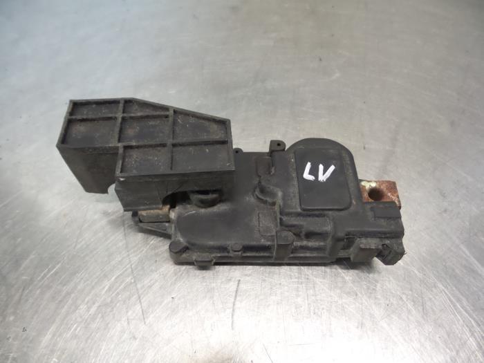 Moteur verrouillage centrale des portes d'un Hyundai Coupe (, Autos : Pièces & Accessoires, Carrosserie & Tôlerie, Hyundai, Utilisé