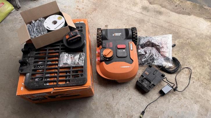 Worx robotmaaier + betere batterij + nieuwe draad 200m, Tuin en Terras, Robotmaaiers, Gebruikt, Minder dan 20 cm, Met regensensor
