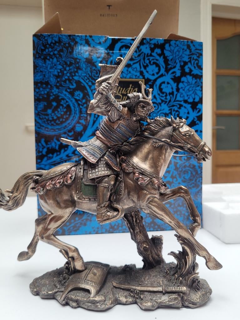 Samurai met paard van Veronese Design, Enlèvement ou Envoi