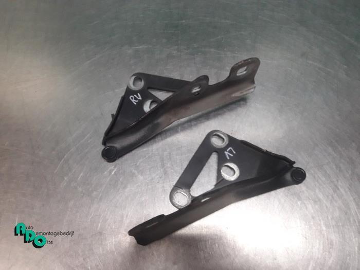 Charnière capot d'un Opel Astra (Astra H 04-), Autos : Pièces & Accessoires, Autres pièces automobiles, Opel, Utilisé, 3 mois de garantie