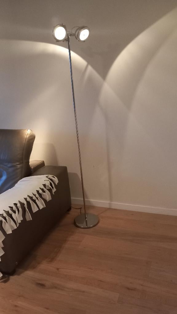 DESIGN VLOERLAMP MET 3 SPOTS, Huis en Inrichting, Lampen | Vloerlampen, MODERN, Ophalen of Verzenden, Zo goed als nieuw, Metaal