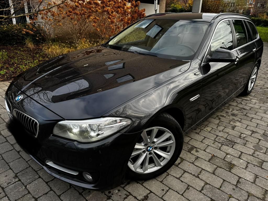 BMW 520 D X DRIVE TOURING euro6b, Auto's, BMW, Navigatiesysteem, Zwart, 120 kW, Bedrijf