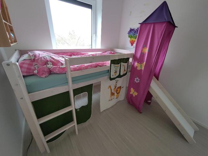 Halfhoogslaper met glijbaan: MOET NU WEG, Kinderen en Baby's, Kinderkamer | Stapelbedden en Hoogslapers, Gebruikt, Halfhoogslaper