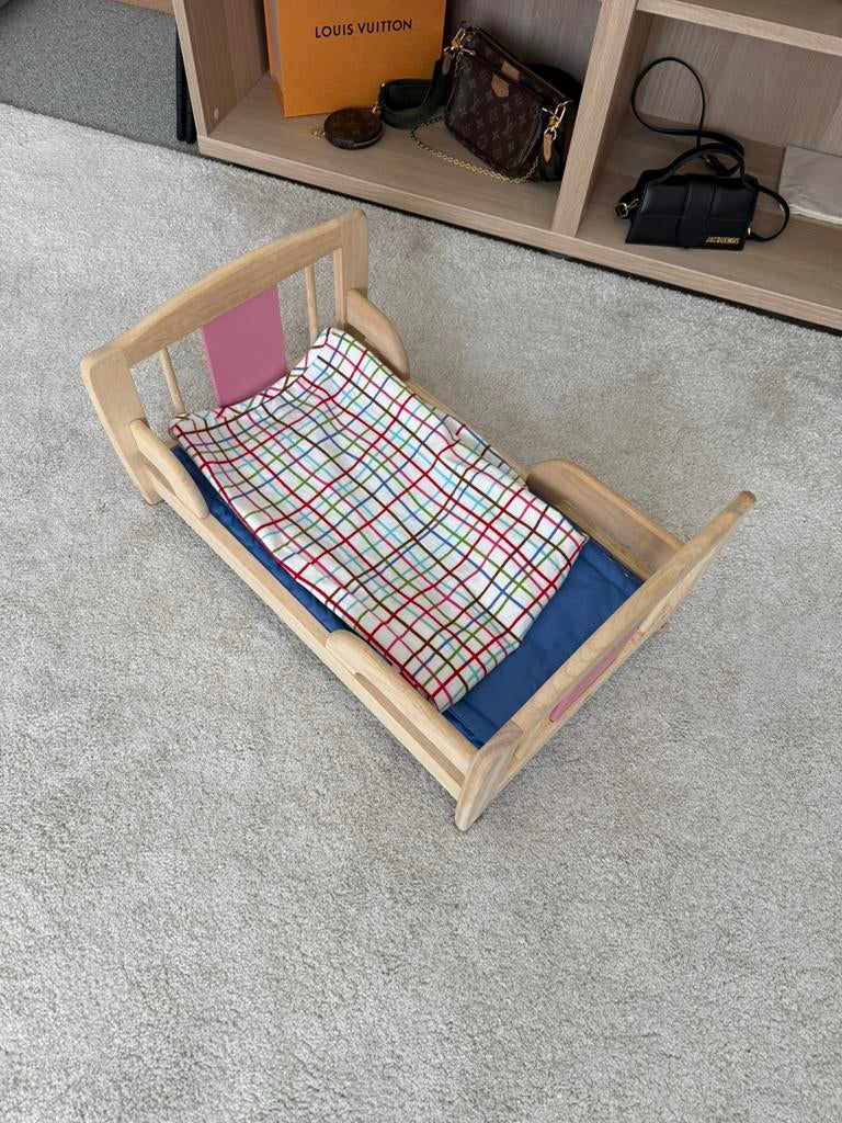 Houten poppenbedje, Ophalen, Gebruikt