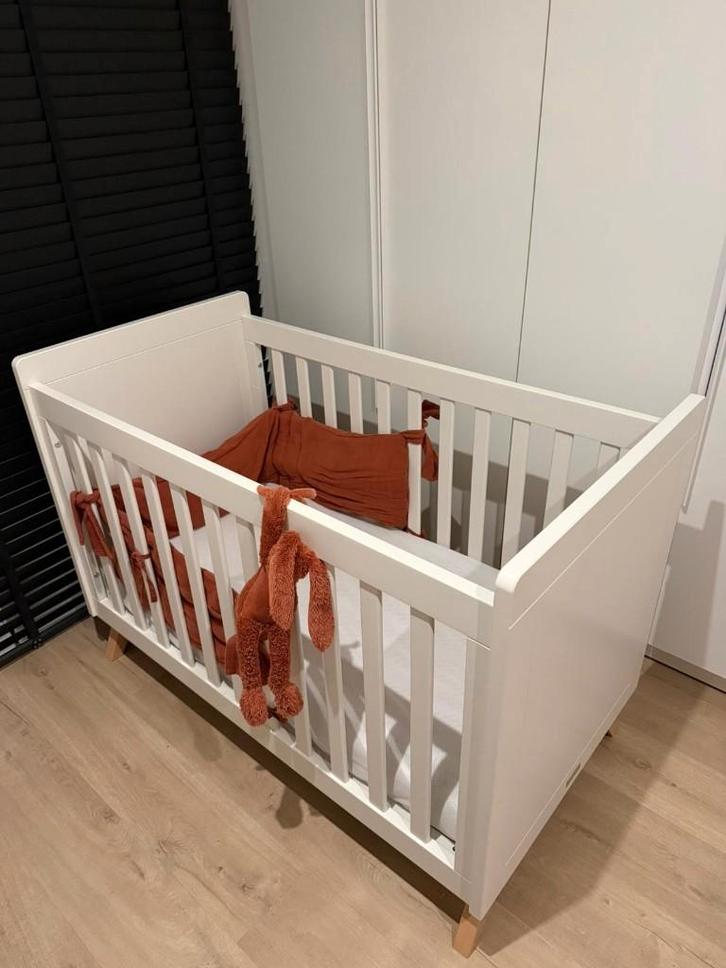 Babybedje, Enfants & Bébés, Chambre d'enfant | Lits, Comme neuf, Moins de 140 cm, Moins de 70 cm, Sommier à lattes, Matelas, Enlèvement