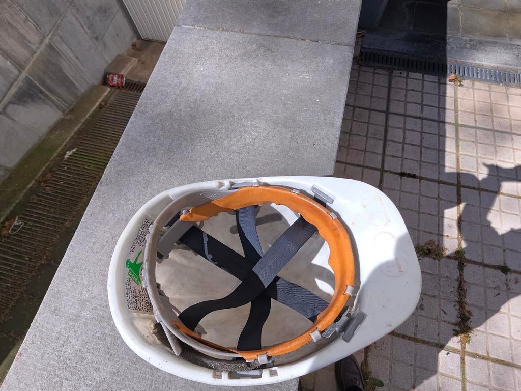 Un bon vieux casque avec encore du cuir., Bricolage & Construction, Casques de sécurité, Enlèvement