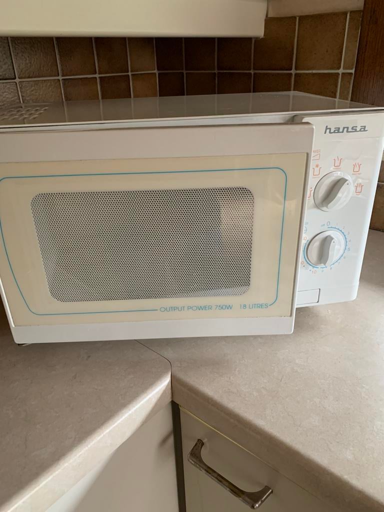Microgolfoven Hansa. Als Nieuw, Elektronische apparatuur, Ophalen, Zo goed als nieuw, Microgolfoven