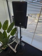 Yamaha DXR10 MKII speaker + König & Meyer speaker stand, Audio, Tv en Foto, Luidsprekerboxen, Ophalen, Zo goed als nieuw, 120 watt of meer