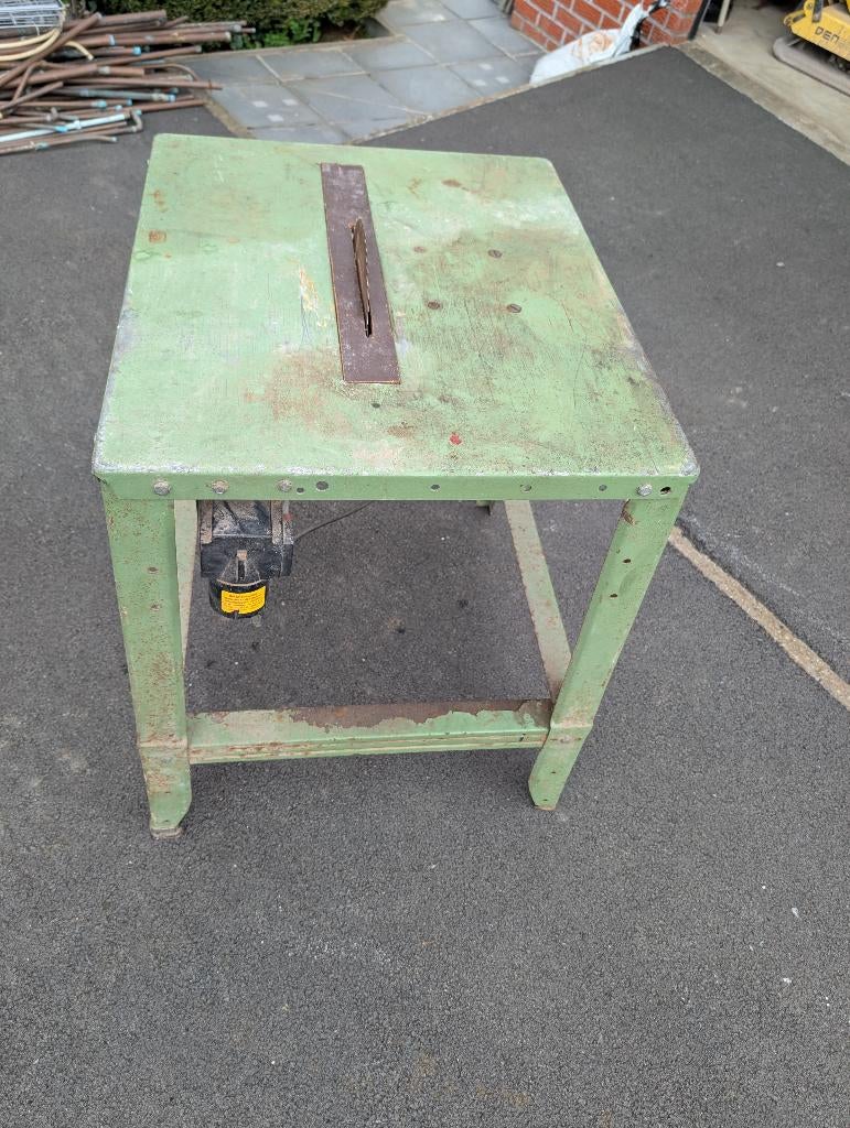 Scie circulaire sur table, 600 à 1200 watts, 70 mm ou plus, Enlèvement, Utilisé