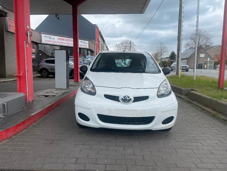 TOYOTA AYGO 1.0 BENZINE (50KW) 97.000KM EURO5. MET KEURING., Auto's, Toyota, Bedrijf, Te koop, Aygo, ABS, Airbags, Alarm, Boordcomputer