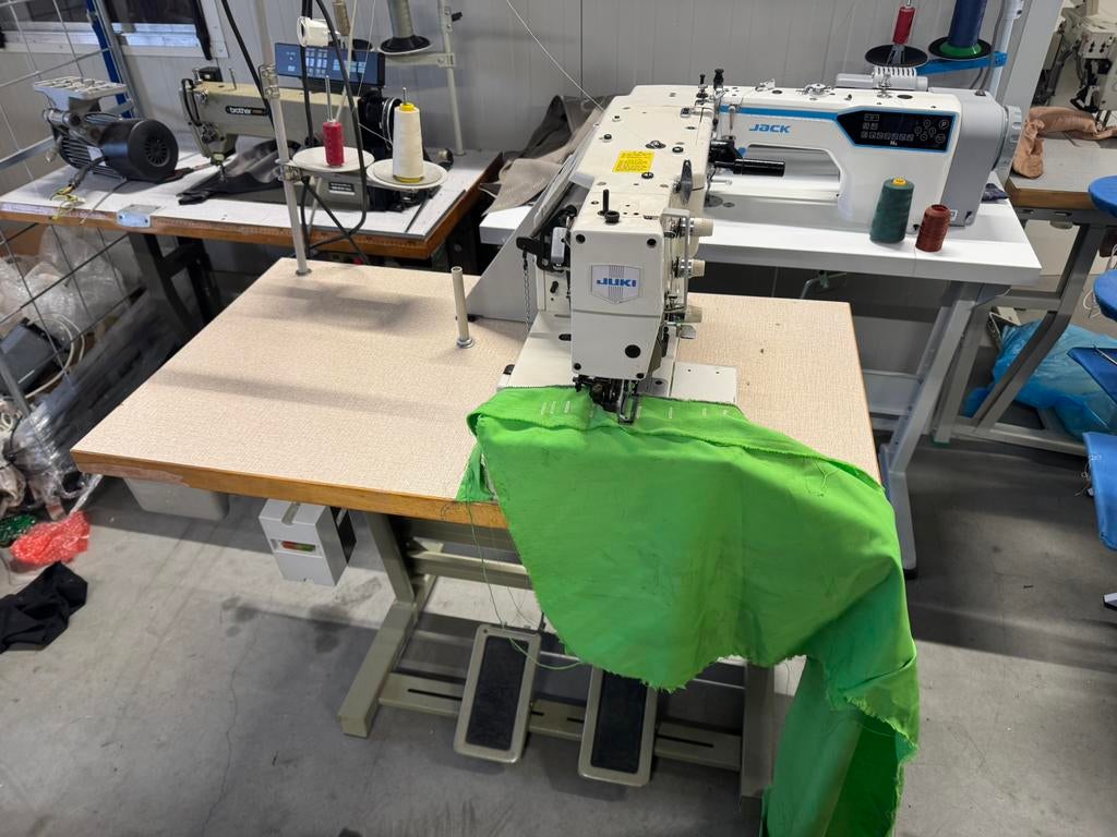 Industriele naaimachine juki knoopsgaten buttonhole machine, Hobby & Loisirs créatifs, Machines à coudre & Accessoires, Comme neuf