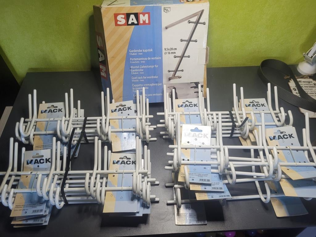 Gezocht opkoper voor kapstokken, Computers en Software, Ophalen, Zo goed als nieuw