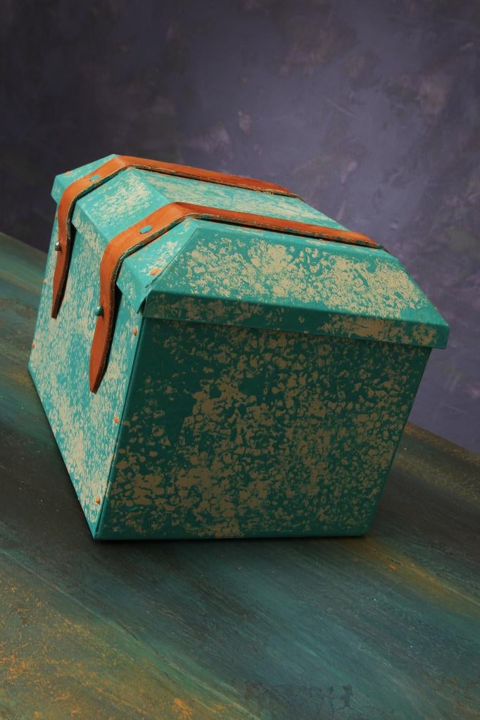 metalen kist met leder riemen, Minder dan 50 cm, Nieuw, Minder dan 50 cm, Ophalen of Verzenden