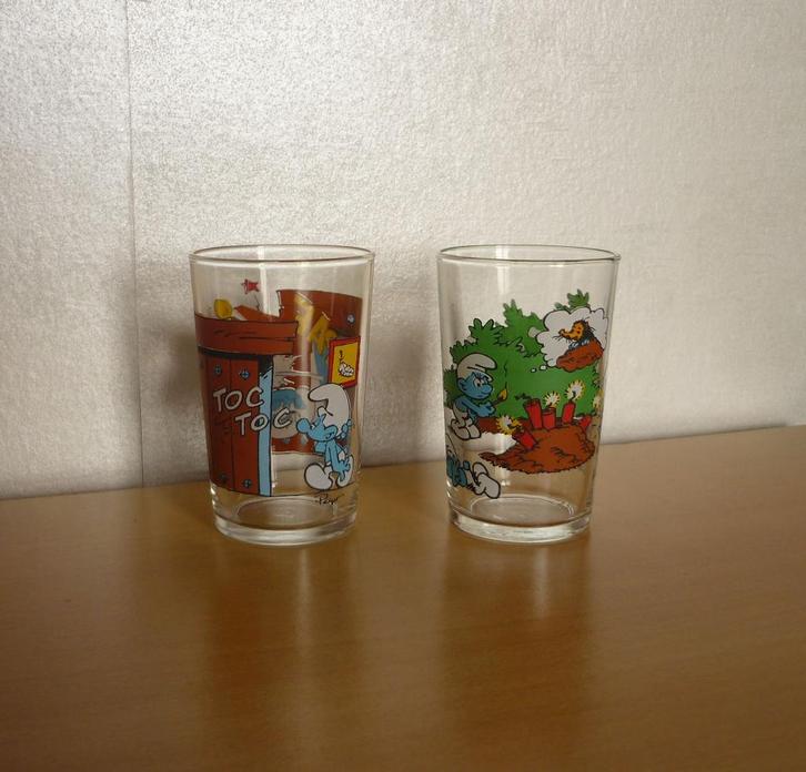 Lot vintage retro 2 drinkglazen Benedictin glas De Smurfen, Collections, Verres & Petits Verres, Enlèvement ou Envoi