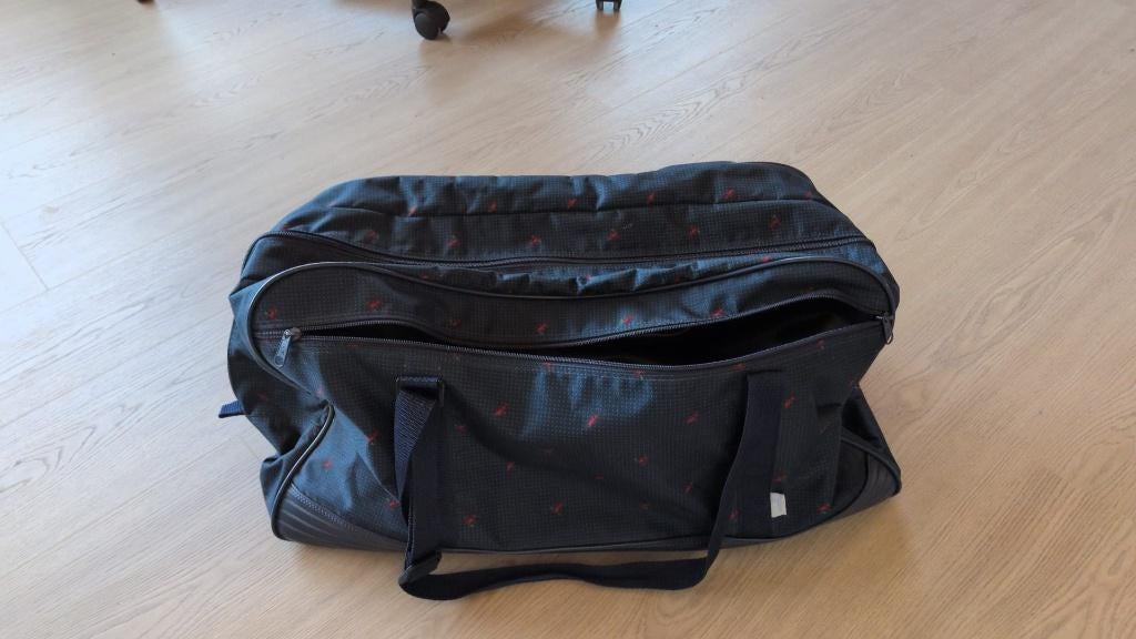 blauwe sporttas - 10€, Handtassen en Accessoires, Tassen | Sporttassen, Ophalen of Verzenden, Zo goed als nieuw