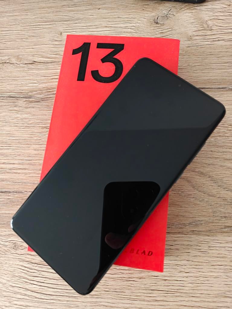 OnePlus 13, Telecommunicatie, Ophalen