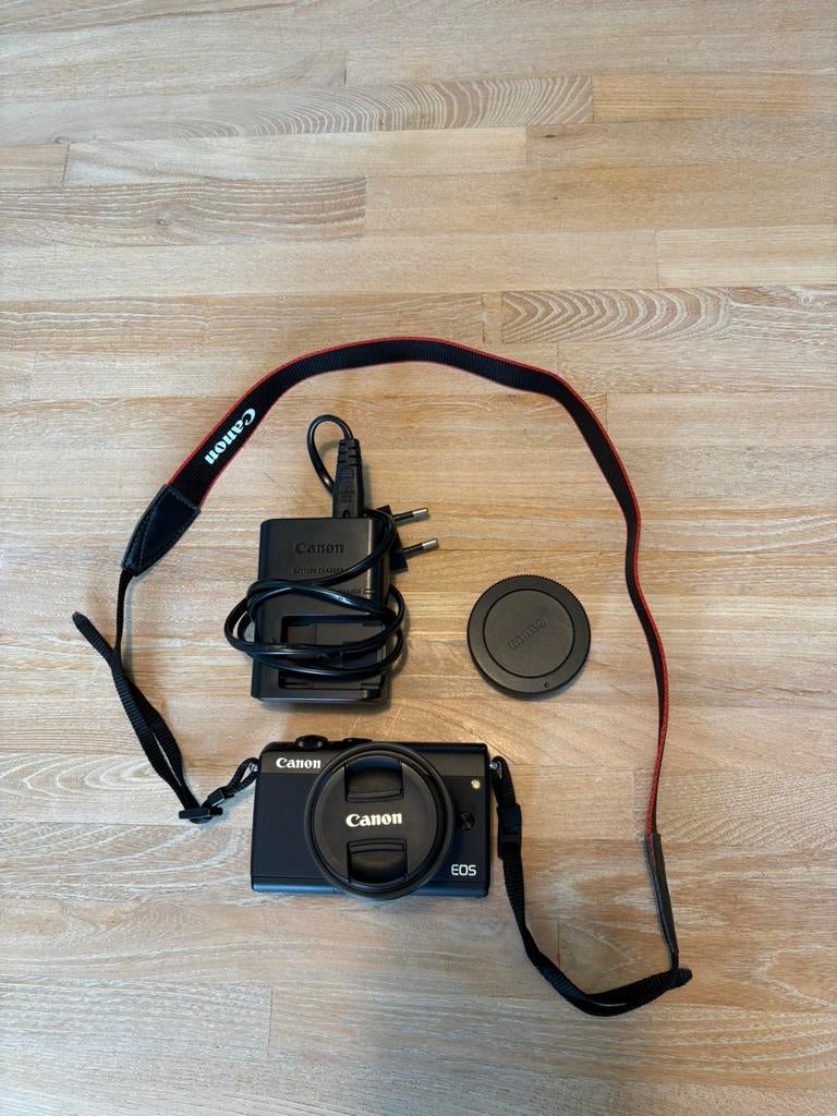 Canon M100 + EF-M 15-45 f/3.5-6.3 IS STM kitlens, Ophalen, Zo goed als nieuw, Canon