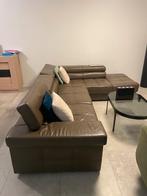 BRUIN LEDERE SOFA MET KAST EN MODERNE SCHOUWSPIGEL., Ophalen