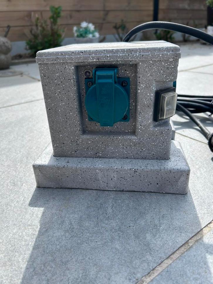 Prise de jardin aspect pierre - 4 prises - NEUVE, Bricolage & Construction, Électricité & Câbles, Interrupteur, Interrupteur, Enlèvement ou Envoi