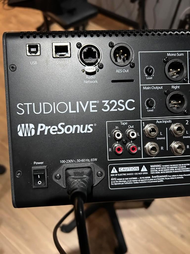 Presonus Studiolive 32SC met stofhoes + quiklok stand, Muziek en Instrumenten, Ophalen of Verzenden, Zo goed als nieuw, 20 kanalen of meer