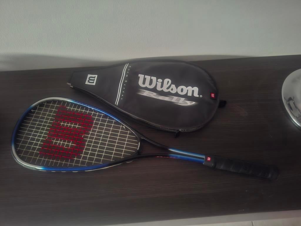 Wilson squashracket met balletje dubbele geel en hoes, Sports & Fitness, Squash, Avec housse, Enlèvement ou Envoi, Raquette, Home