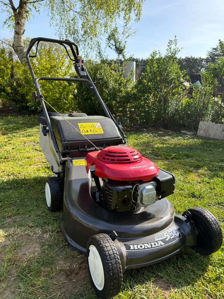 Grasmaaier Honda HRD536 zelftrekker/messenstop, Tuin en Terras, Grasmaaiers, Ophalen, Cirkelmaaier, Versnellingen, Zo goed als nieuw