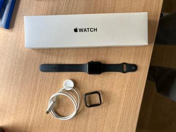Apple watch SE 2022, 40mm beschikbaar voor biedingen