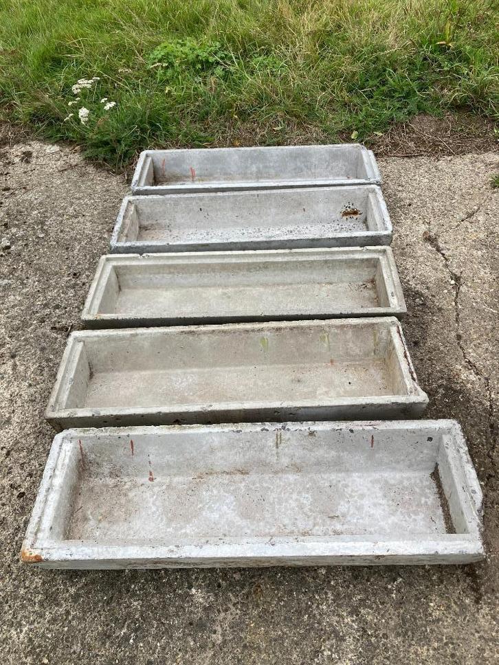betonnen voederbak/eetbak (7 stuks) per stuk te koop, Dieren en Toebehoren, Overige Dieren-accessoires, Gebruikt, Ophalen of Verzenden