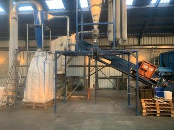 Transportband met metaal detector beschikbaar voor biedingen