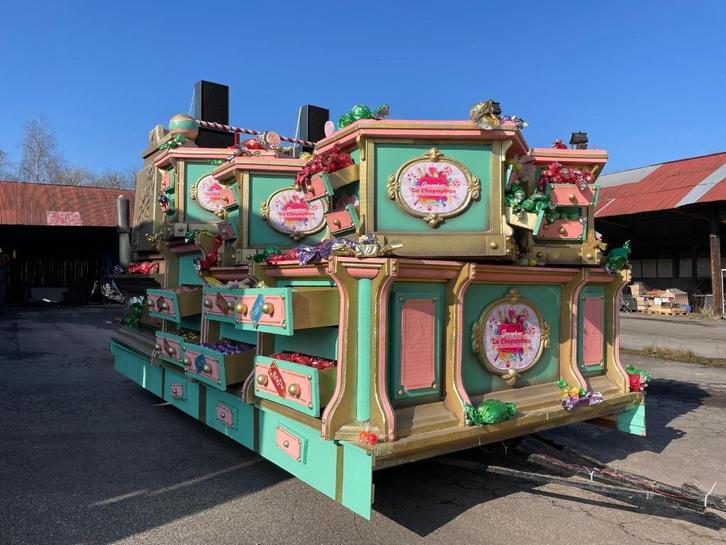 carnavalswagen, Hobby en Vrije tijd, Feestartikelen, Gebruikt, Overige typen, Ophalen