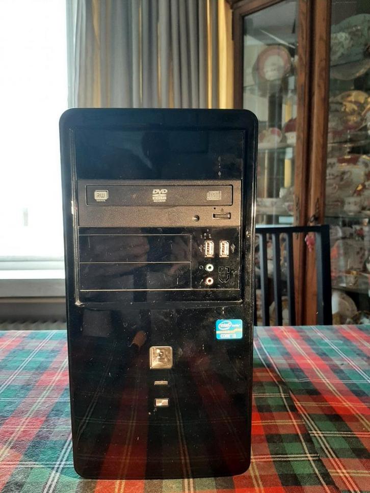 Desktopcomputer, Computers en Software, Desktop Pc's, Gebruikt, SSD, 4 GB, Ophalen