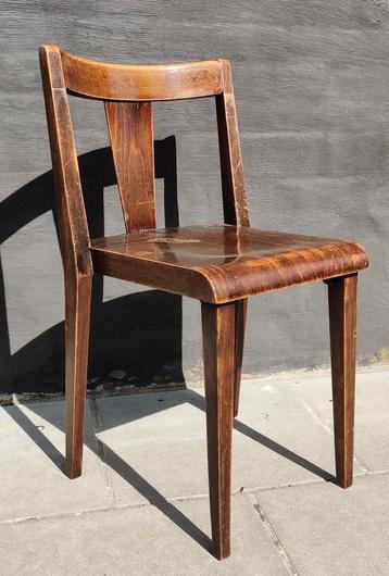 Art Deco stoel. In originele, goede staat. Bijzonder ontwerp beschikbaar voor biedingen