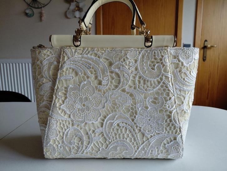 Crème handtas in lak en borduursel. Tom&Eva, Handtassen en Accessoires, Tassen | Damestassen, Gebruikt, Handtas, Beige, Ophalen of Verzenden