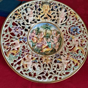 Capodimonte decoratieve wandplaat, opengewerkte putti beschikbaar voor biedingen